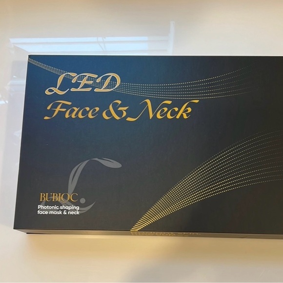 LED Face & Neck Mask - Black and Gold